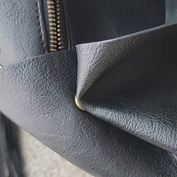 Leather black shoulder bag with bonus pouch with strap - Picture 4 of 10